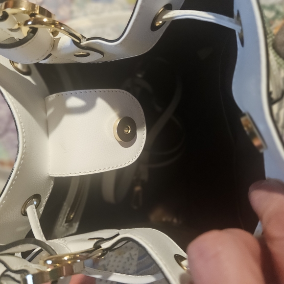 Tuscany Leather White Minerva Bucket Bag. NWOT - Picture 7 of 8